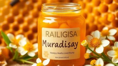 عسل المرديسيا مع عسل وشمع النحل في الصورة.