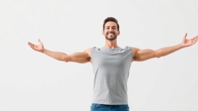 شخص سعيد يحافظ على وزنه المثالي.